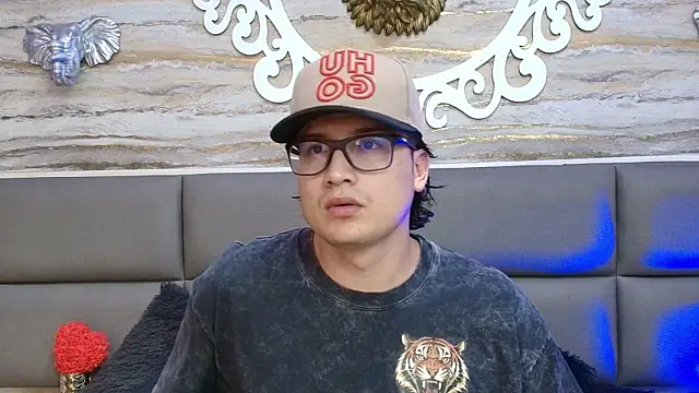 Snapshot of Danner_Alaia chatting on 02-25-26, 08:40 Danner Alaia online show from 02-25-26, 08:40