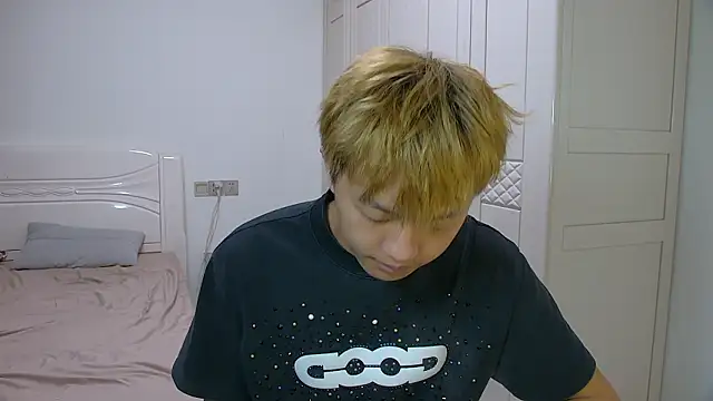 Chocolates-001 online show from 03-18-26, 10:29