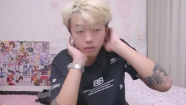 Chocolates-001 online show from 04-28-26, 11:48