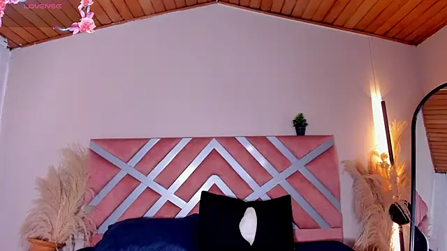 ella  olmos online show from 07-06-26, 02:14