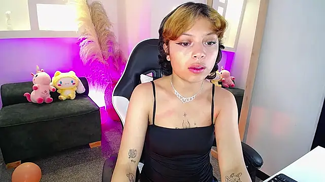 Snapshot of melodyy_as chatting on 04-28-26, 01:05 melodyy as online show from 04-28-26, 01:05
