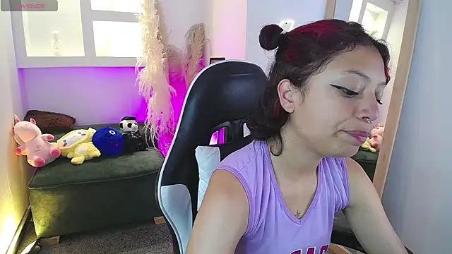 Snapshot of melodyy_as chatting on 06-16-26, 01:36 melodyy as online show from 06-16-26, 01:36