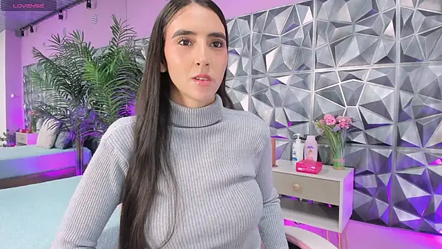 Itzel Geneva online show from 05-14-26, 01:29