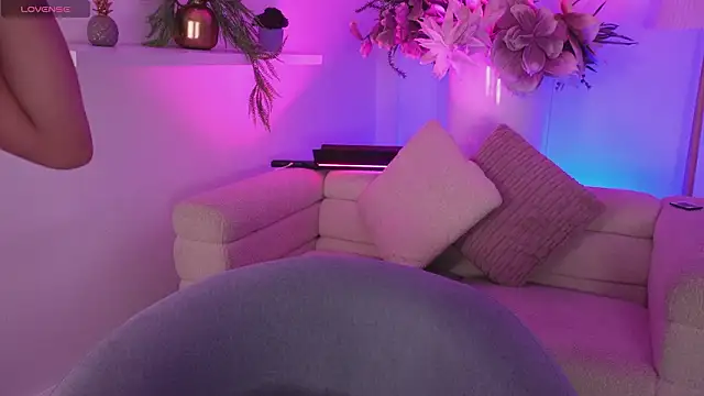 Dakota velvet  online show from 02-18-26, 11:39