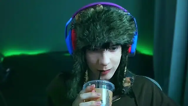 LeonBoykisser online show from 01-14-26, 04:34