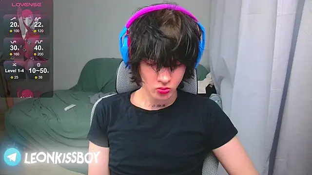 LeonBoykisser online show from 04-15-26, 04:08