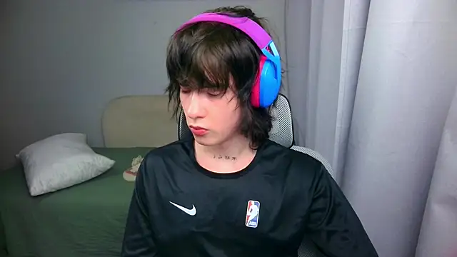 LeonBoykisser online show from 06-03-26, 03:17