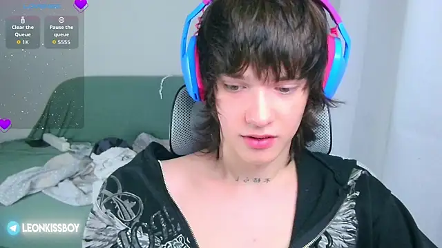 LeonBoykisser online show from 07-10-26, 06:07