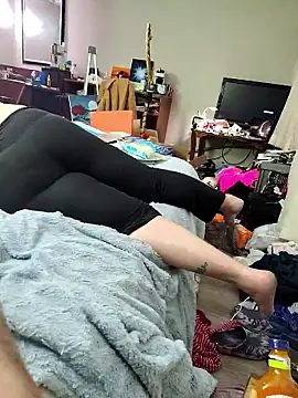 luvbug28 online show from 03-25-26, 03:45