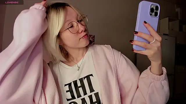 Allettaevee online show from 04-25-26, 01:41