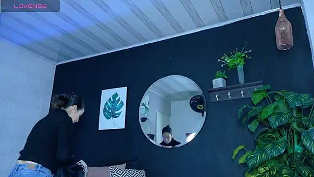 Noaah25  online show from 04-23-26, 03:19