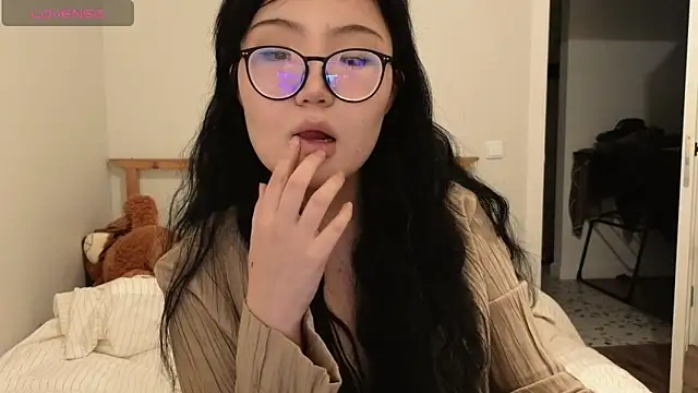 Snapshot of nullgirl chatting on 05-09-26, 11:32 nullgirl online show from 05-09-26, 11:32