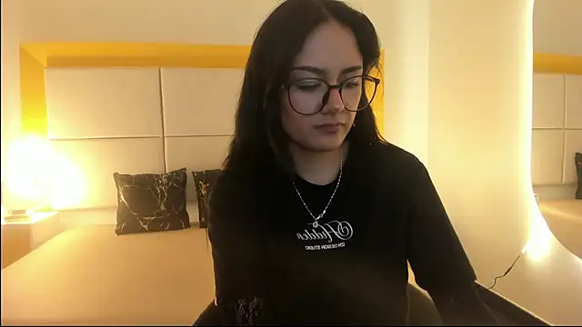 NiccolleHall online show from 02-20-26, 01:33