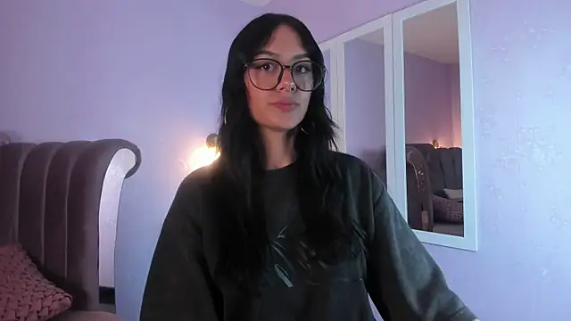 NiccolleHall online show from 03-10-26, 01:27