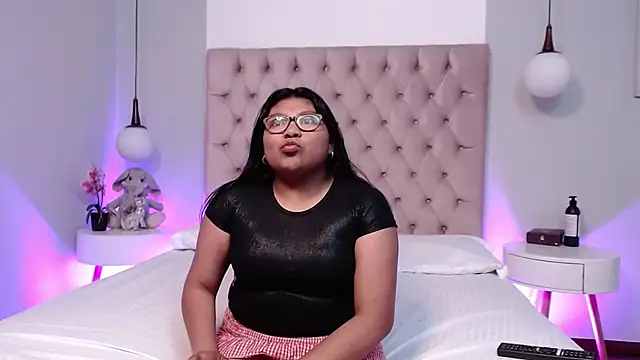 Snapshot of Kiri_Black_ chatting on 01-16-26, 04:05 Kiri Black online show from 01-16-26, 04:05