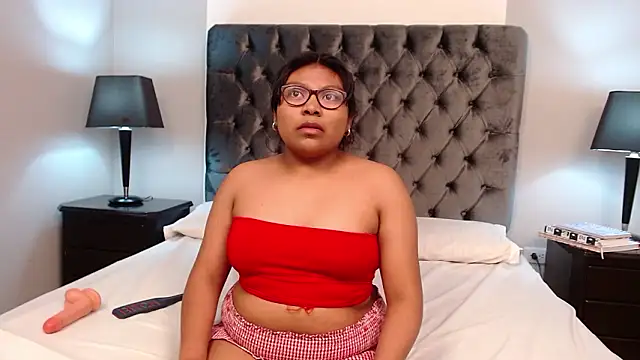 Snapshot of Kiri_Black_ chatting on 02-12-26, 03:56 Kiri Black online show from 02-12-26, 03:56