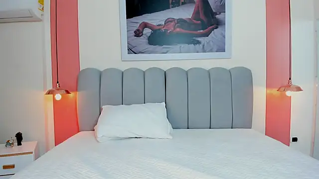 Snapshot of EmmaBoyd chatting on 01-17-26, 01:05 EmmaBoyd online show from 01-17-26, 01:05