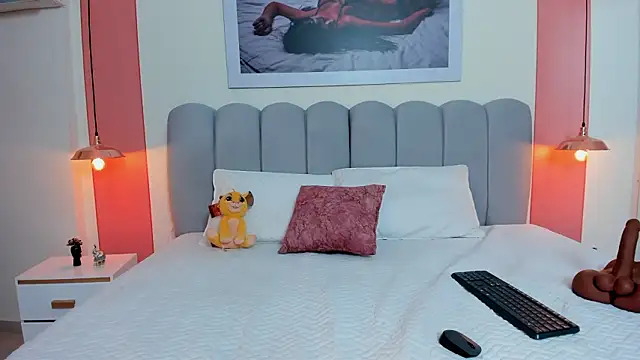 Snapshot of EmmaBoyd chatting on 02-16-26, 12:01 EmmaBoyd online show from 02-16-26, 12:01