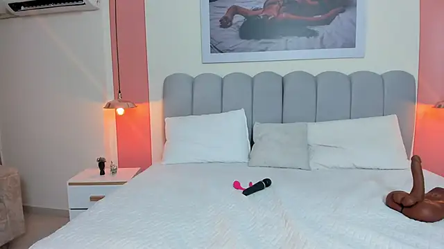 Snapshot of EmmaBoyd chatting on 02-27-26, 12:05 EmmaBoyd online show from 02-27-26, 12:05