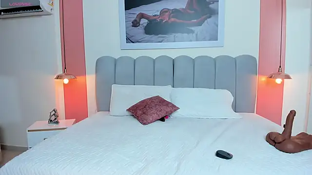 Snapshot of EmmaBoyd chatting on 03-06-26, 11:50 EmmaBoyd online show from 03-06-26, 11:50