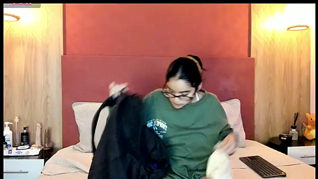 Snapshot of VanessaDoofenshmirtz chatting on 05-23-26, 01:48 VanessaDoofenshmirtz online show from 05-23-26, 01:48
