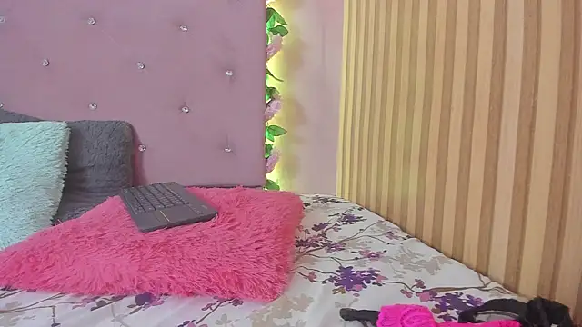 lovely  kiss   online show from 04-16-26, 09:39