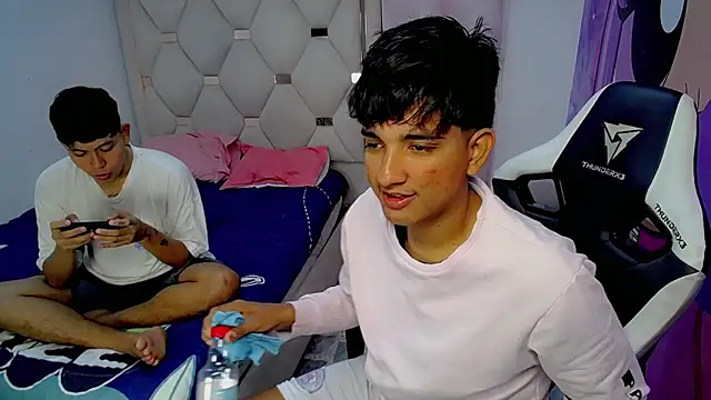 Maxwell boys online show from 02-11-26, 03:33