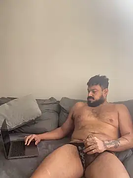 Snapshot of latinCuplex chatting on 02-16-26, 12:01 latinCuplex online show from 02-16-26, 12:01