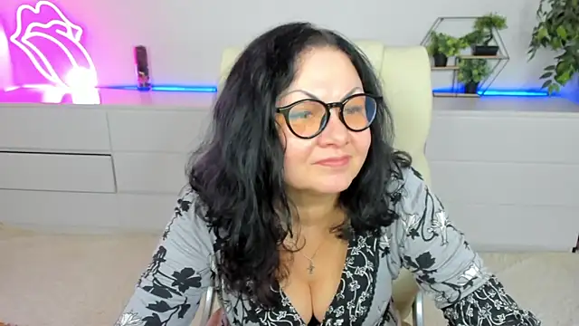 IrissMoon online show from 02-16-26, 06:42