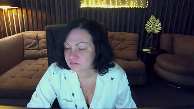 IrissMoon online show from 06-07-26, 05:44