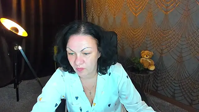IrissMoon online show from 06-13-26, 04:49