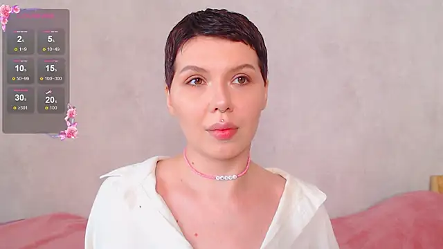 Snapshot of Elise_Day chatting on 05-17-26, 10:00 Elise Day online show from 05-17-26, 10:00