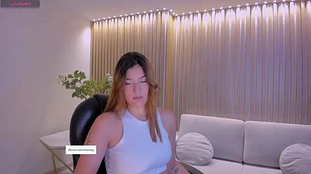 BellaThompsonX online show from 05-03-26, 04:07