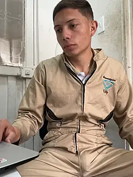 santiObrero online show from 04-06-26, 03:13