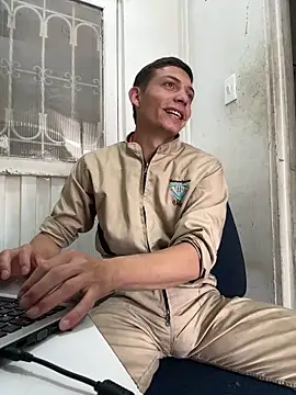 santiObrero online show from 04-25-26, 04:59