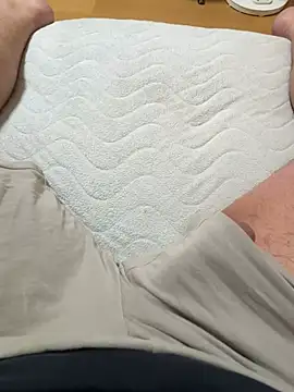 Snapshot of rsthrob chatting on 01-17-26, 07:46 rsthrob online show from 01-17-26, 07:46