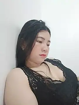 LoveLillyy69 online show from 06-06-26, 02:11