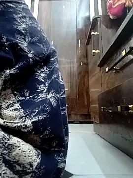 Hot-Tinaa online show from 04-28-26, 06:51