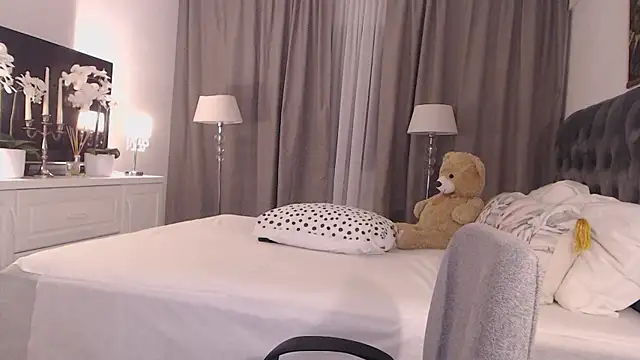 SilverMiss online show from 04-04-26, 06:49