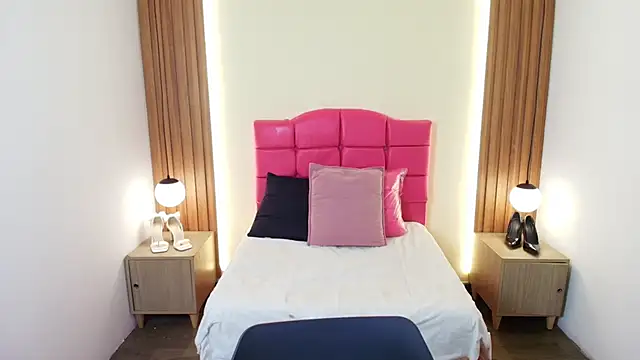 IvonneRoss  online show from 02-25-26, 12:15