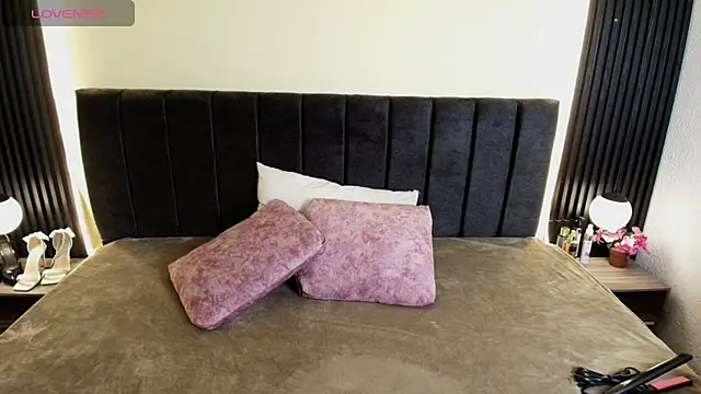 IvonneRoss  online show from 03-21-26, 12:10