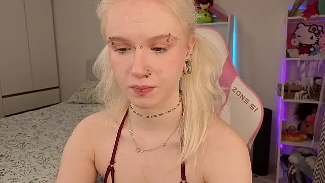 Snapshot of Mia_WaterFall chatting on 03-13-26, 03:13 Mia WaterFall online show from 03-13-26, 03:13