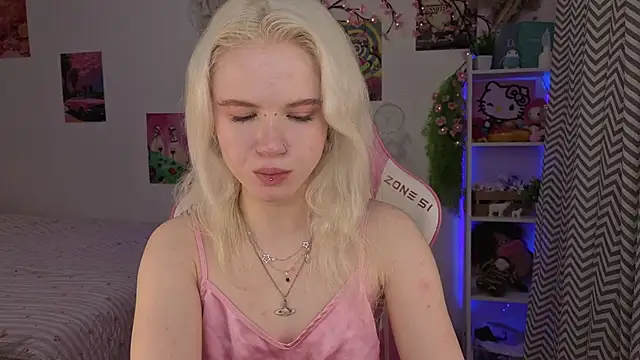 Snapshot of Mia_WaterFall chatting on 05-17-26, 03:15 Mia WaterFall online show from 05-17-26, 03:15