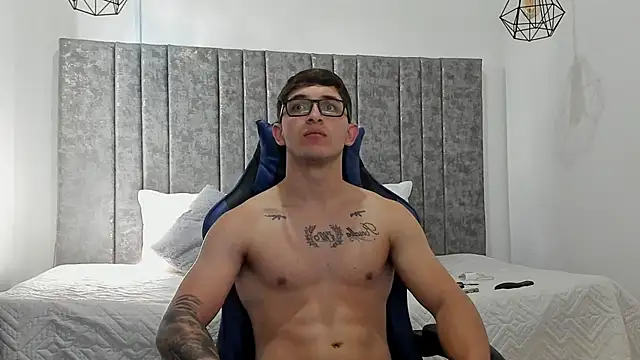 Calvin Hunter online show from 02-04-26, 02:45