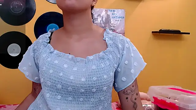 Snapshot of juliette18rose chatting on 06-11-26, 07:45 juliette18rose online show from 06-11-26, 07:45