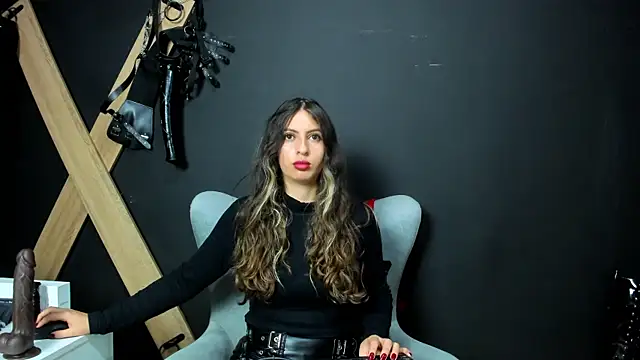 GoddesLeila online show from 06-12-26, 01:43