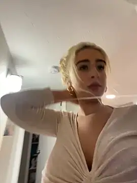 Snapshot of Pink_mink21 chatting on 02-05-26, 12:26 Pink mink21 online show from 02-05-26, 12:26