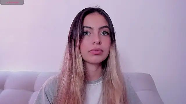 Snapshot of Fernanda_aaaa chatting on 06-16-26, 03:36 Fernanda aaaa online show from 06-16-26, 03:36