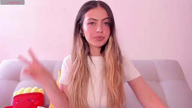 Snapshot of Fernanda_aaaa chatting on 07-18-26, 07:28 Fernanda aaaa online show from 07-18-26, 07:28