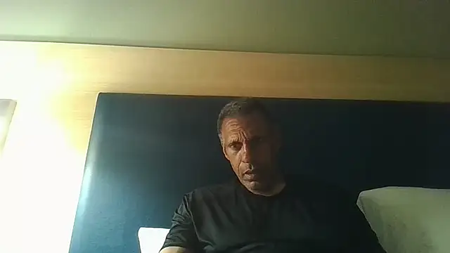 swimmer2496 online show from 06-26-26, 07:13